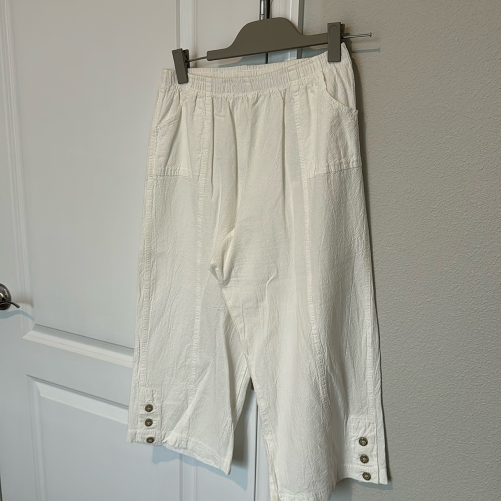White cropped pants worn once size medium-large size